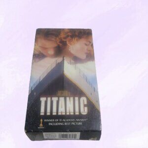 Titanic vintage VHS cassette tapes class Leonardo Dicarprio movies 1997.